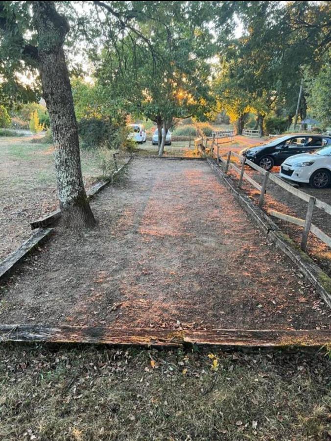Emplacement Tente Camping Car Saint-Aubin-de-Nabirat Екстер'єр фото